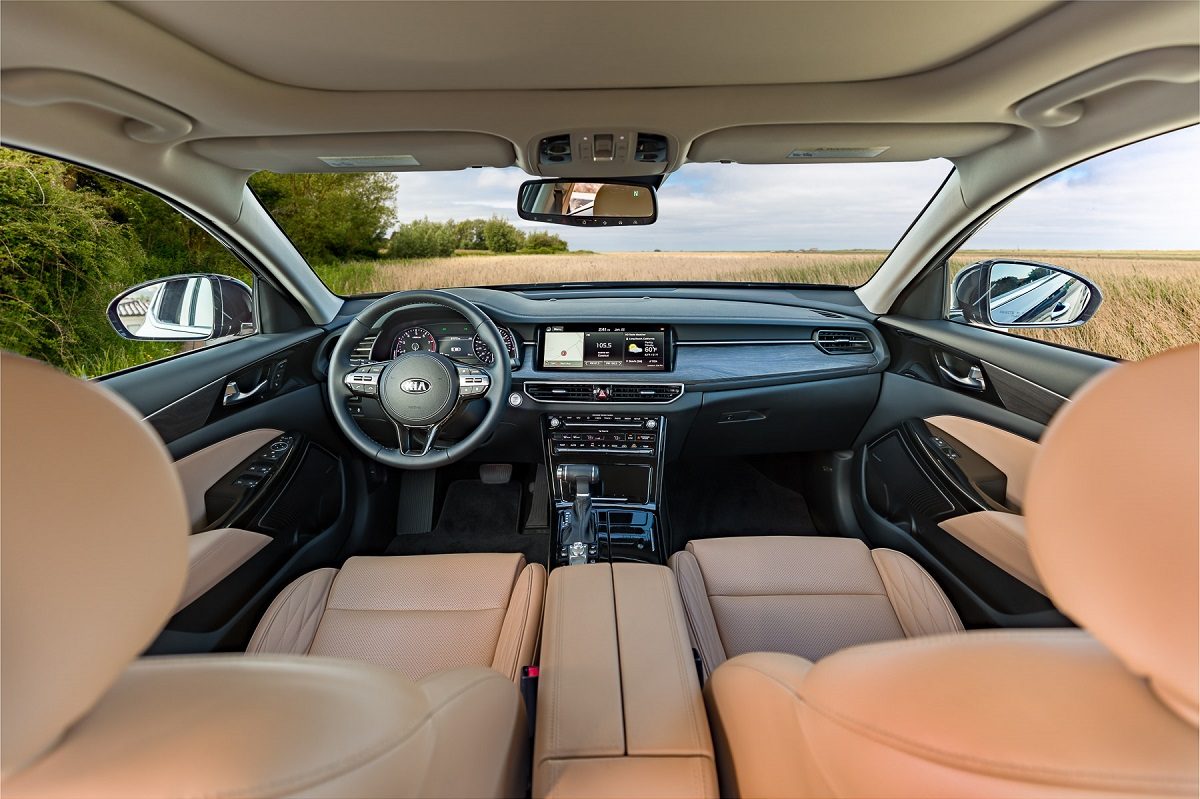 2020 Kia Cadenza interior