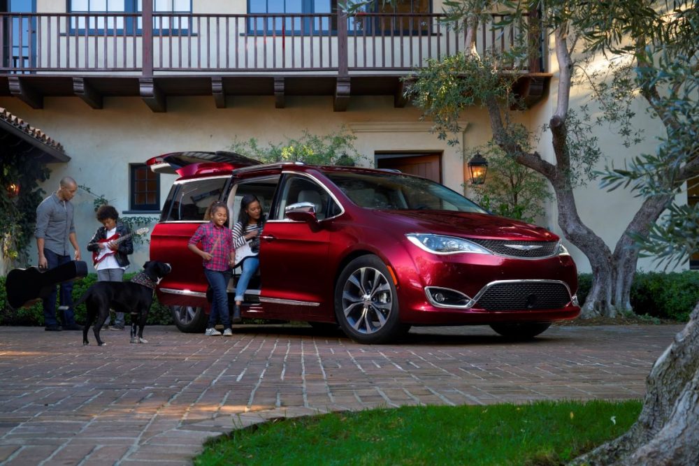 2020 Chrysler Pacifica. FCA adds E-Shop