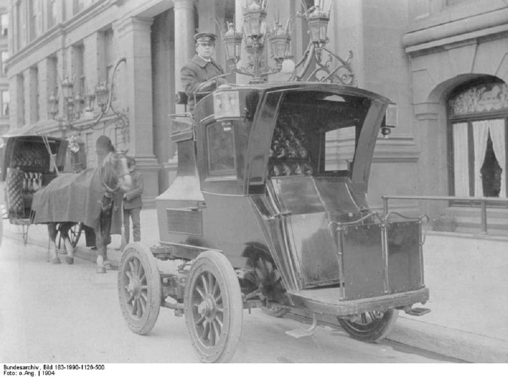 An all-electric hansom cab