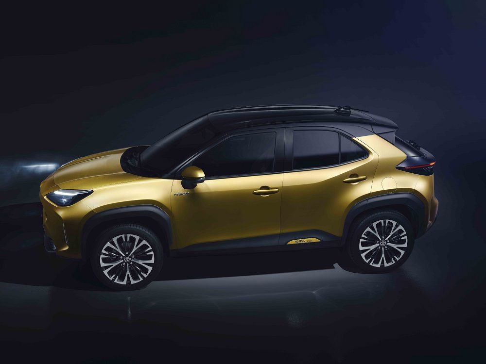 2021 Toyota Yaris Cross exterior side 01