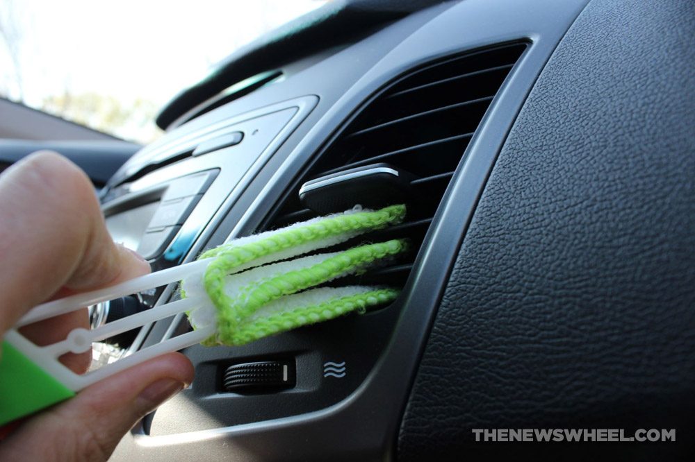 how to clean air vents in car