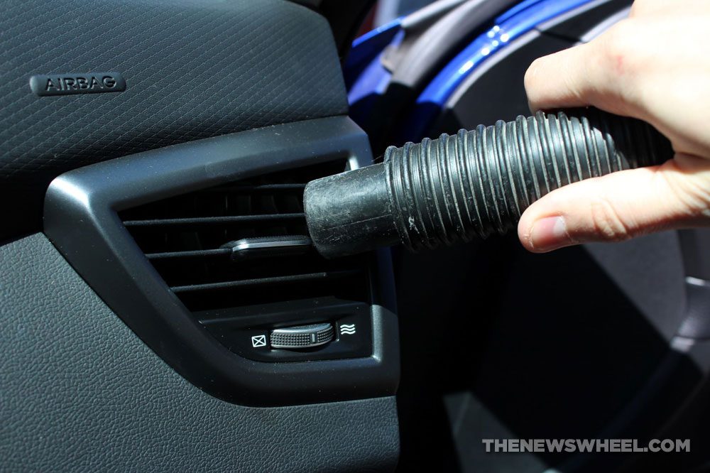 https://thenewswheel.com/wp-content/uploads/2020/04/vacuuum-clean-air-vents-car-interior-smell-stink-dust-1000x666.jpg