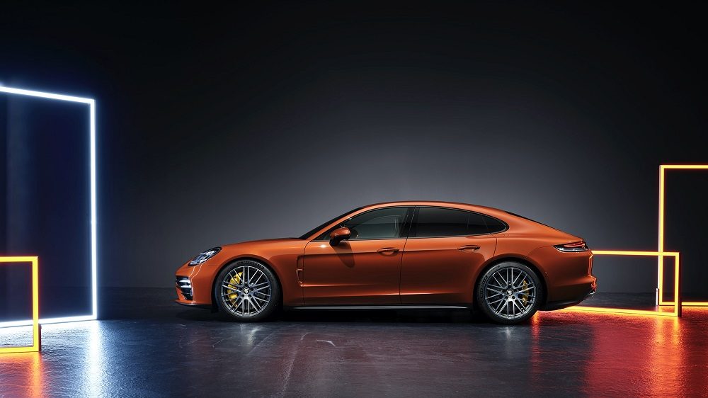 2021 Porsche Panamera profile