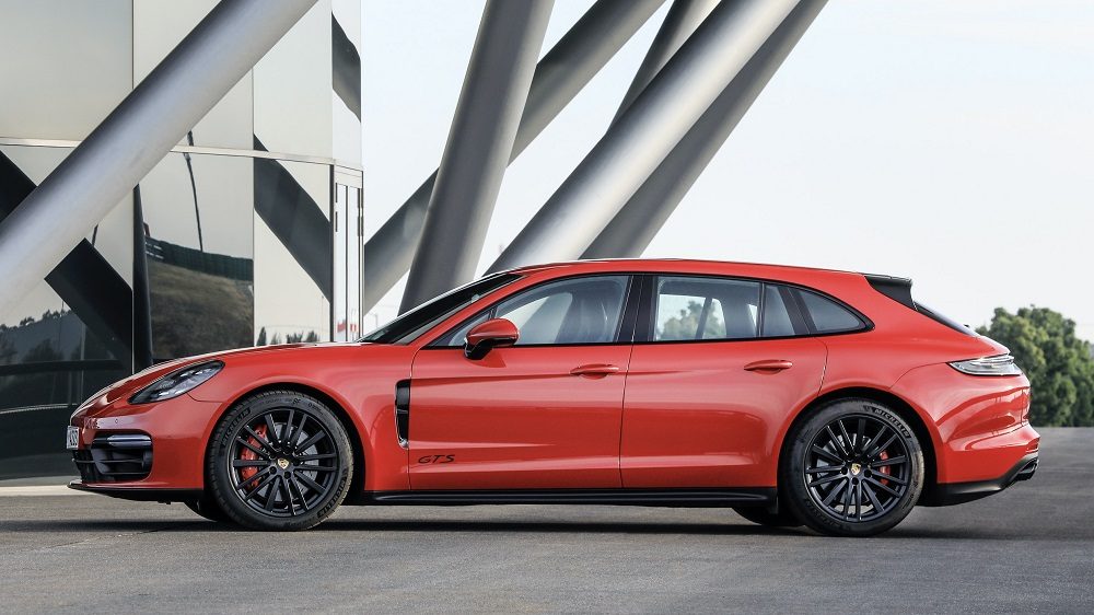 2021 Porsche Panamera profile (red)