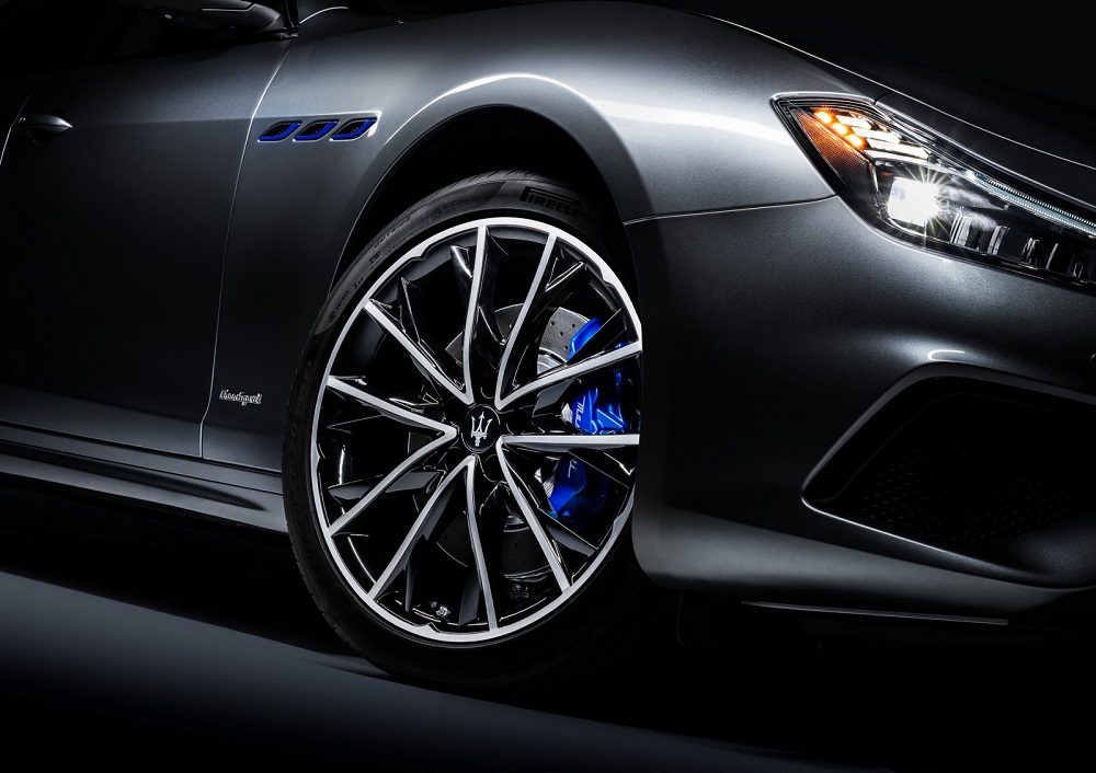 Maserati Ghibli Hybrid front wheels