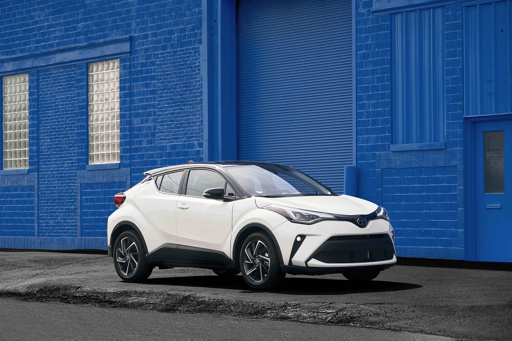 2021 Toyota C-HR Limited Blizzard Pearl parked 02