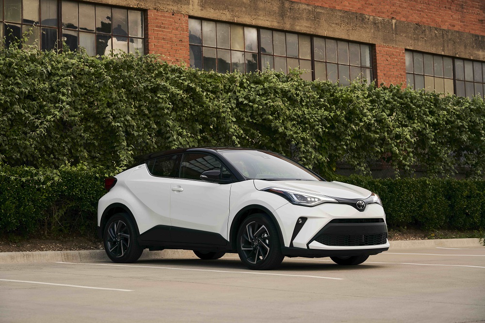 2021 Toyota C-HR Limited Blizzard Pearl parked 04