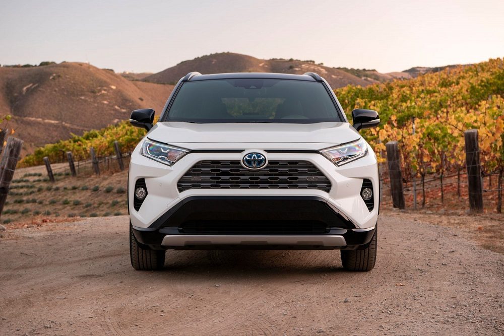 2021 Toyota RAV4 XSE Hybrid Blizzard Pearl front end