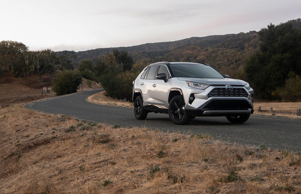 2021 Toyota RAV4 XSE Silver Sky Metallic front quarter