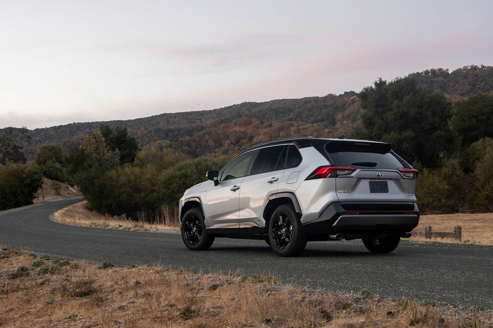 2021 Toyota RAV4 XSE Silver Sky Metallic rear quarter