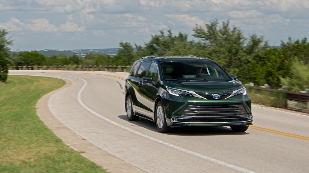 2021 Toyota Sienna Limited AWD in Cypress Green 01