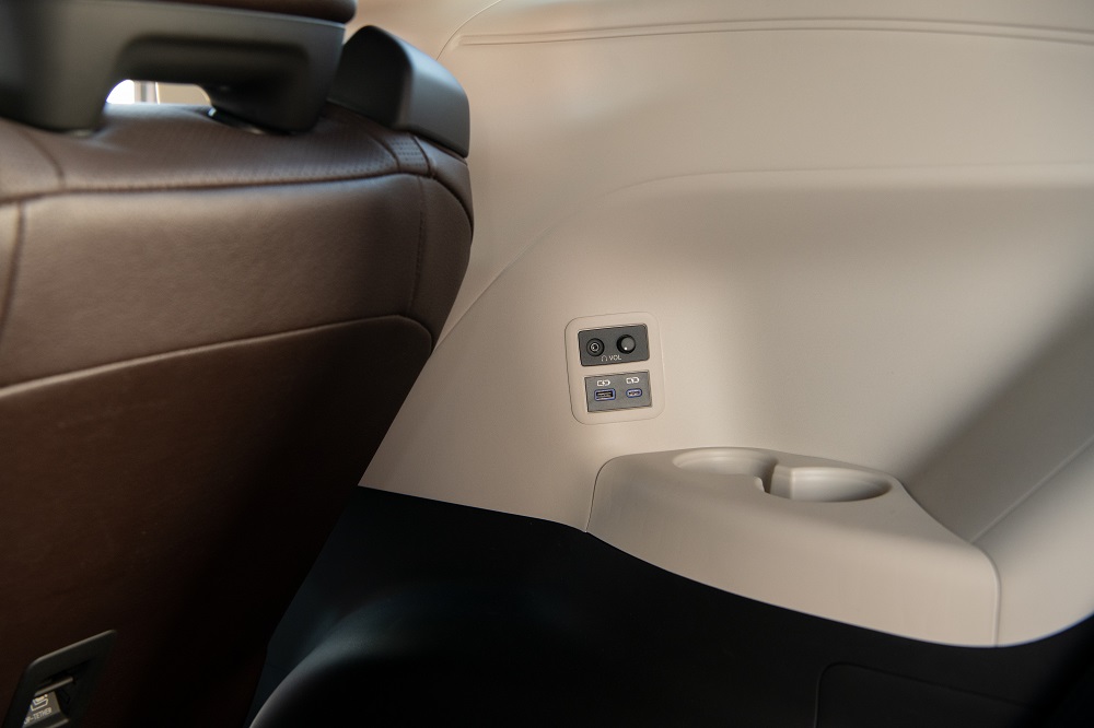 2021 Toyota Sienna Platinum USB ports