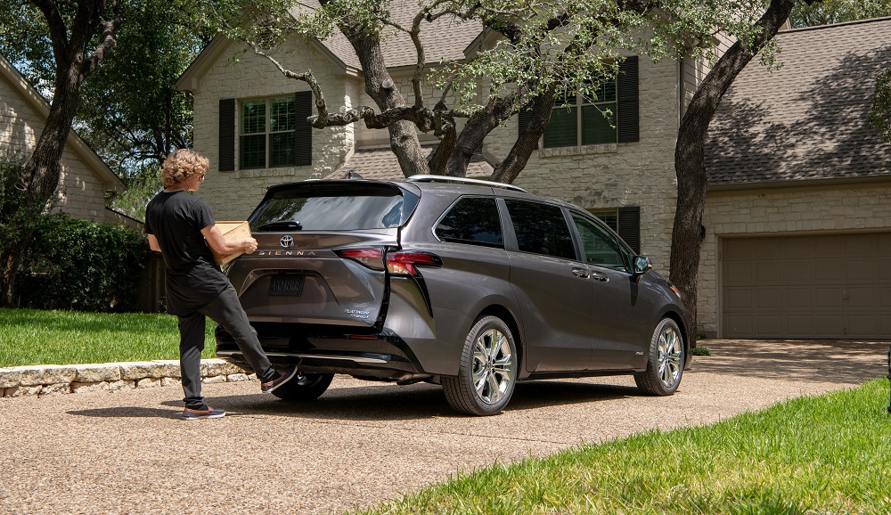 2021 Toyota Sienna Platinum hands-free tailgate