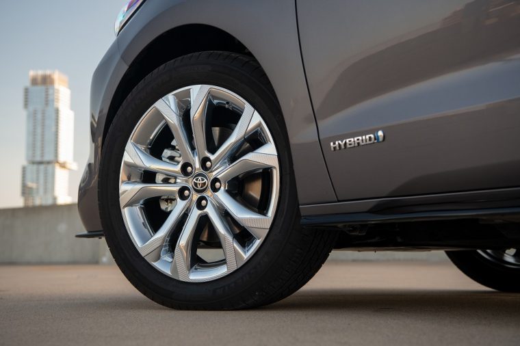 2021 Toyota Sienna Platinum wheels