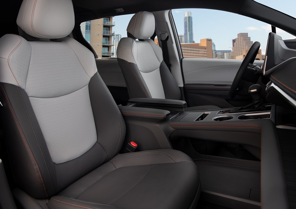 2021 Toyota Sienna XSE dual-tone front seats