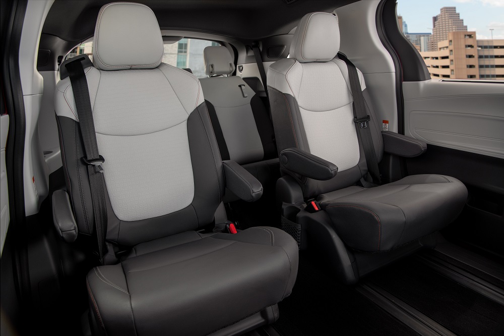 2021 Toyota Sienna XSE dual-tone rear seats