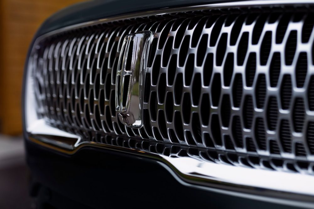 2021 Lincoln Nautilus in Flight Blue: close-up of grille and badge