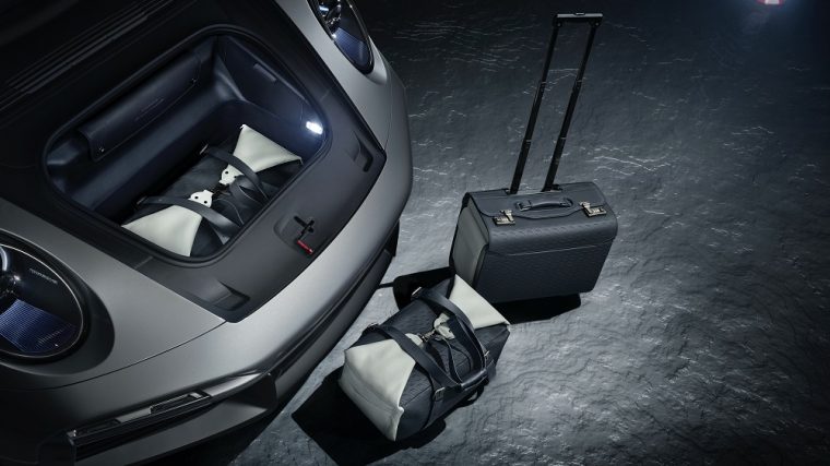 Duet - Complementary matching luggage and leather frunk