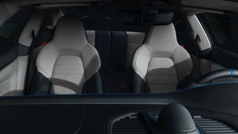 Duet - Porsche 911 Turbo S front seats