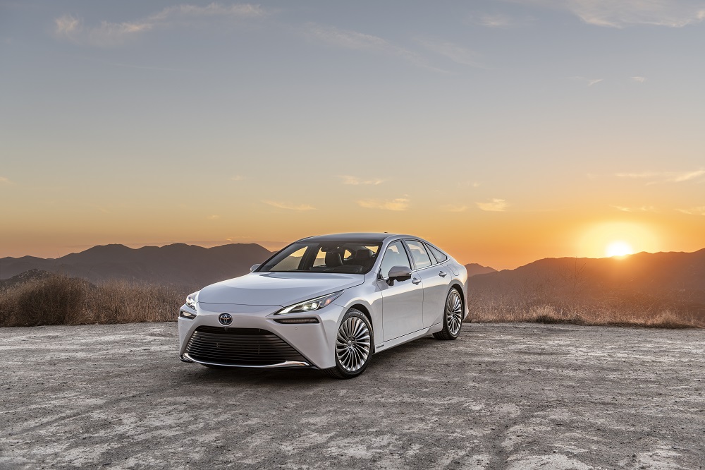 2021 Toyota Mirai Limited in Oxygen White (front)