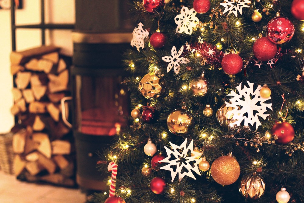 Christmas tree decorated with Nissan snowflakes