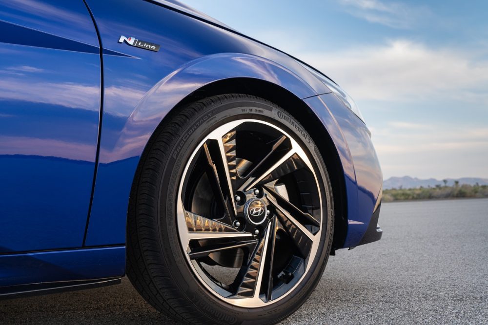 2021 Hyundai Elantra N Line wheel close-up