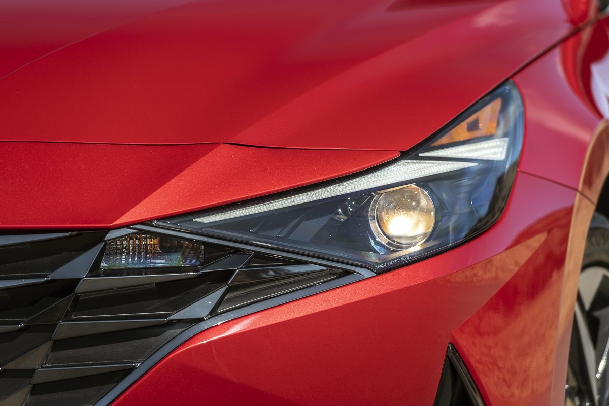 2021 Hyundai Elantra headlamp close-up