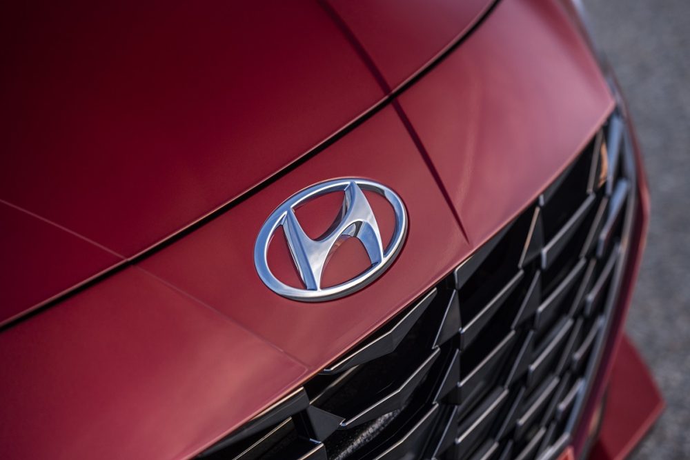 2021 Hyundai Elantra grille and badge close-up