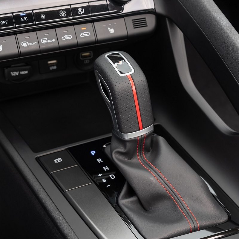 2021 Hyundai Elantra N Line gear shifter