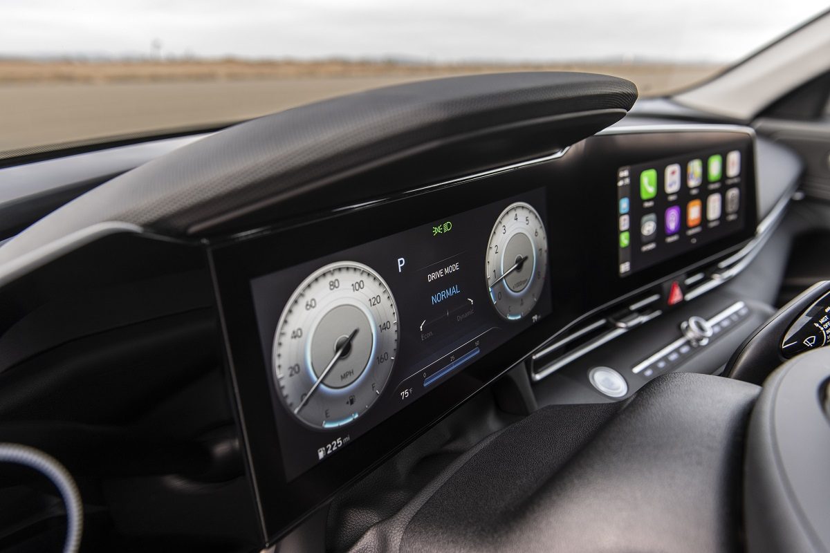 2021 Hyundai Elantra 10.25-inch driver display and touch screen