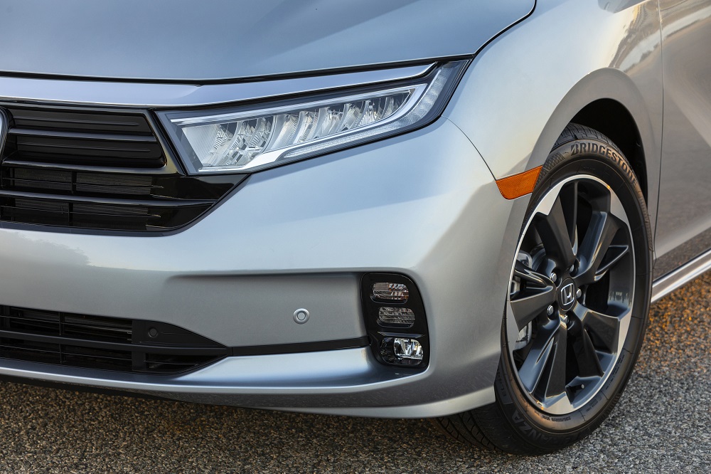 2022 Honda Odyssey headlight details