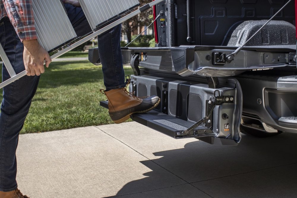 2021 Chevrolet Silverado 1500 Multi-Flex tailgate being used as bed step