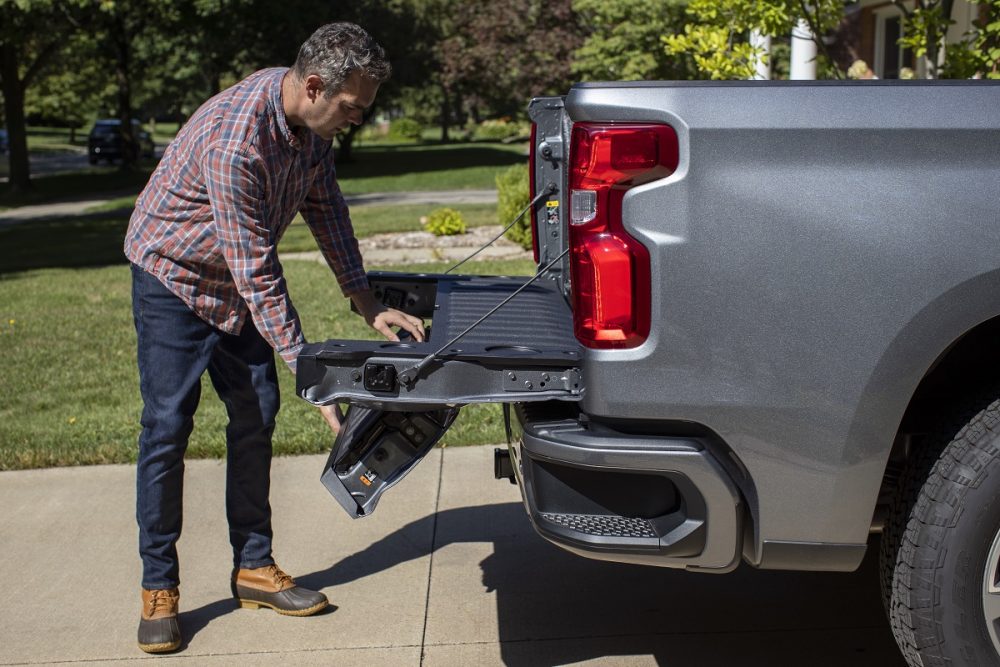 Man using 2021 Chevrolet Silverado 1500's Multi-Flex tailgate