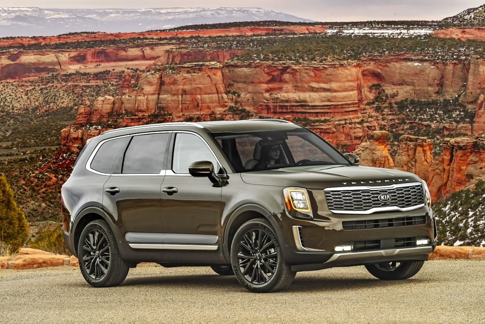 2021 Kia Telluride in rocky landscape