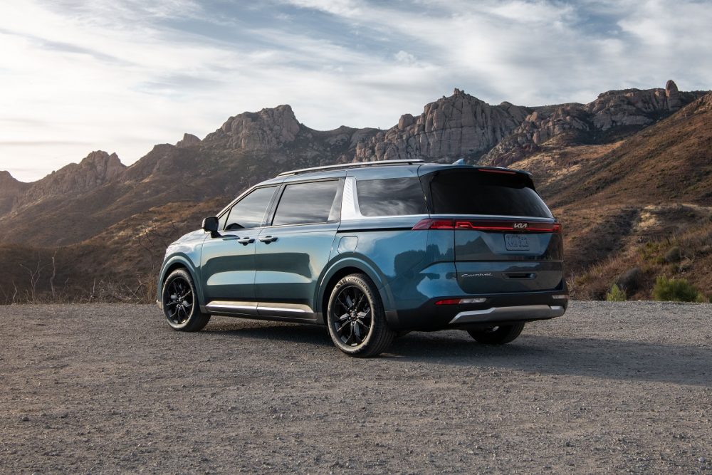 2022 Kia Carnival exterior rear