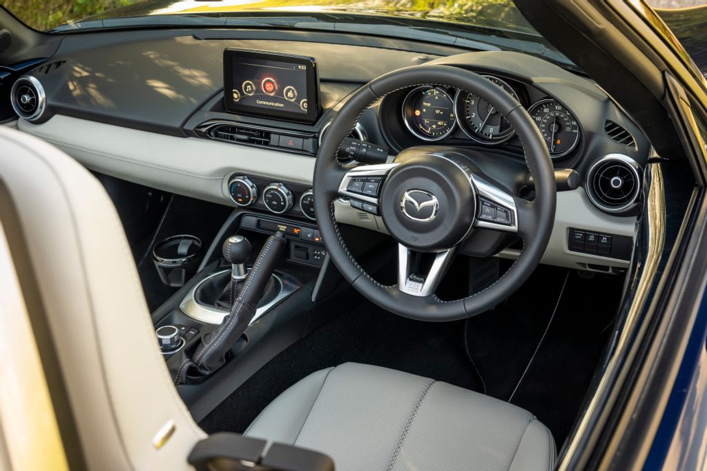 2021 Mazda MX-5 Miata Driver's seat