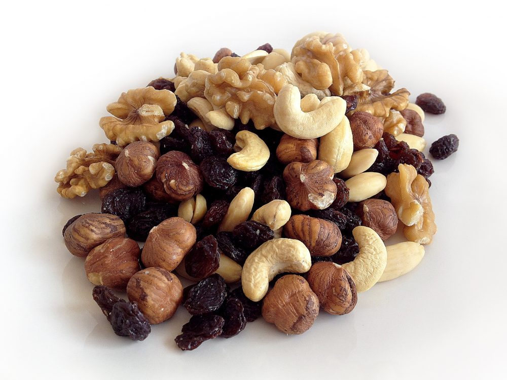 mixed nuts with dried fruit