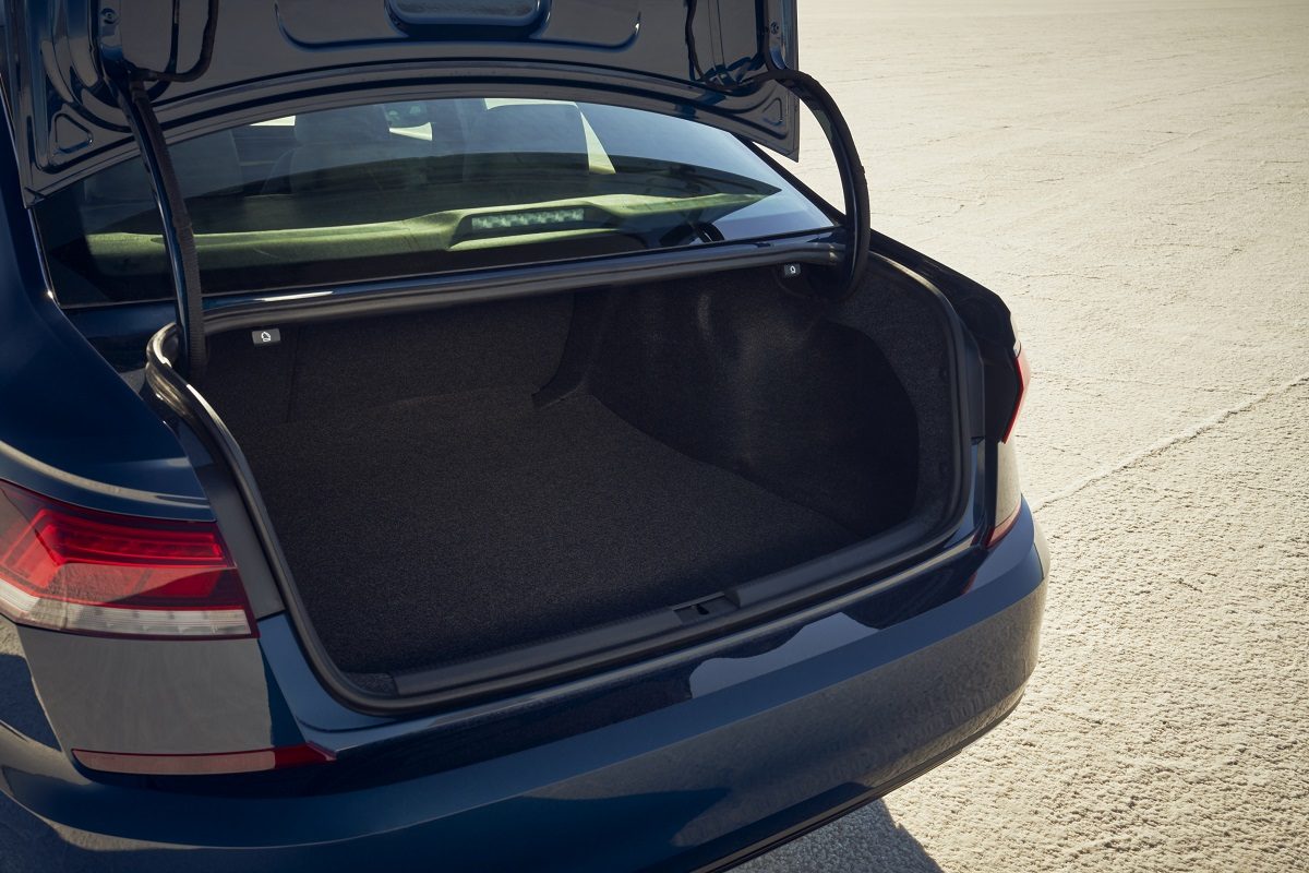 2021 Volkswagen Passat open trunk