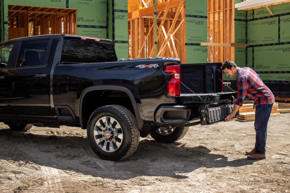 A person using the Multi-Flex Tailgate of the 2022 Chevrolet Silverado HD 