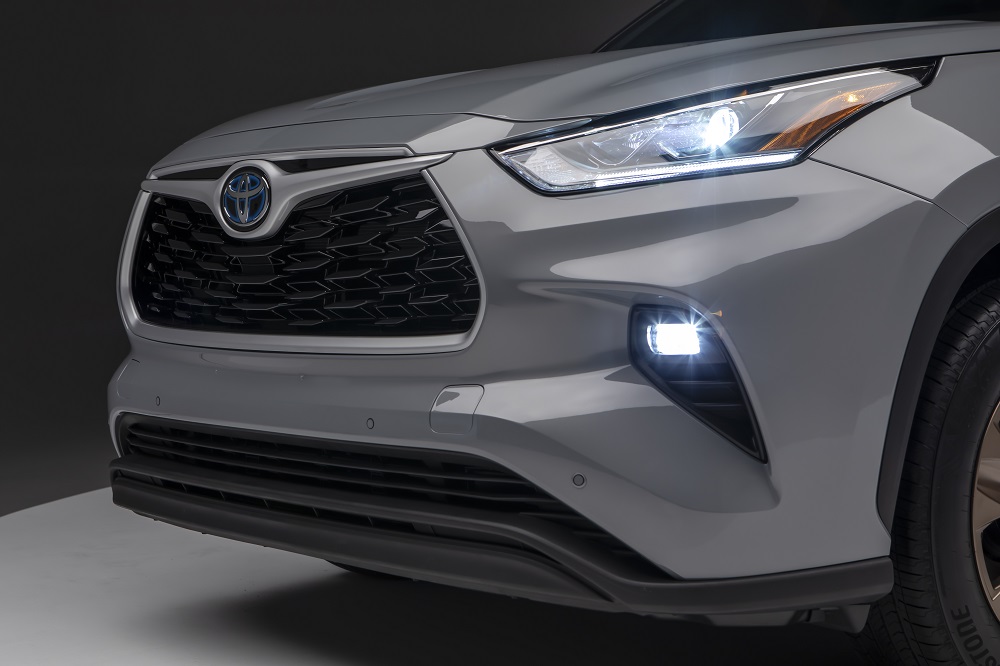 2022 Toyota Highlander Bronze Edition daytime running lights