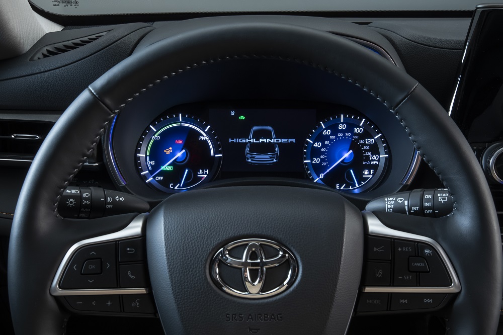 2022 Toyota Highlander Bronze Edition digital cockpit