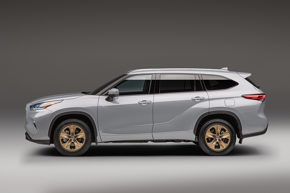 2022 Toyota Highlander Bronze Edition profile view