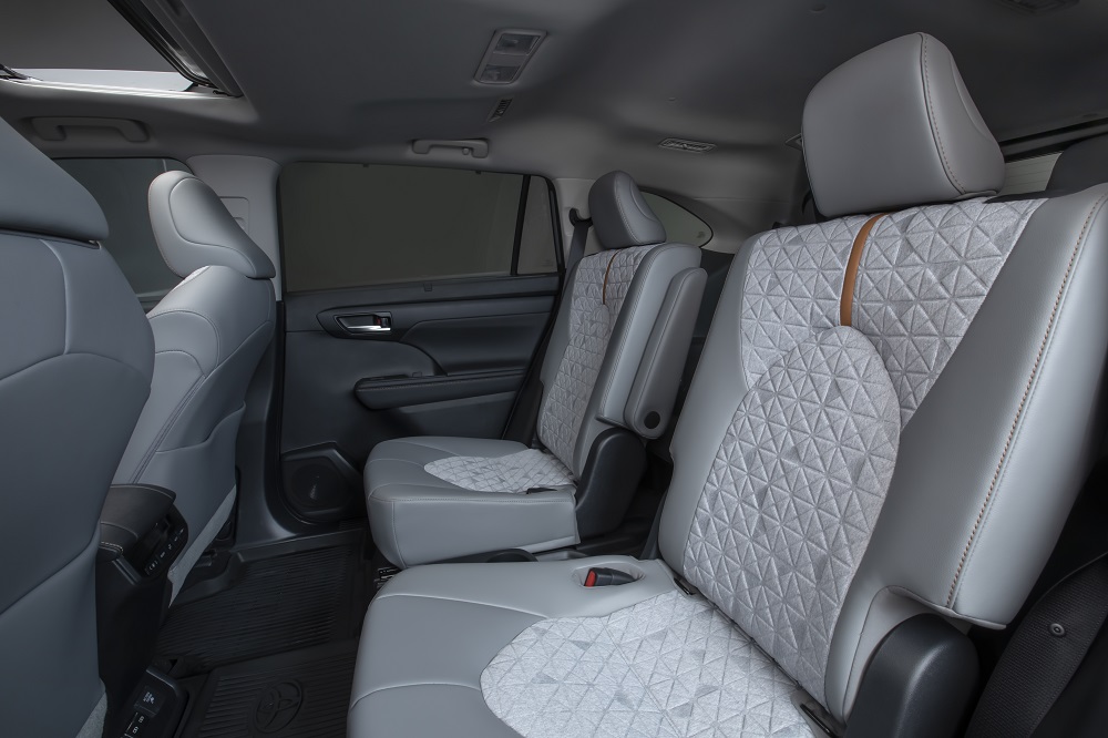 2022 Toyota Highlander Bronze Edition rear seats