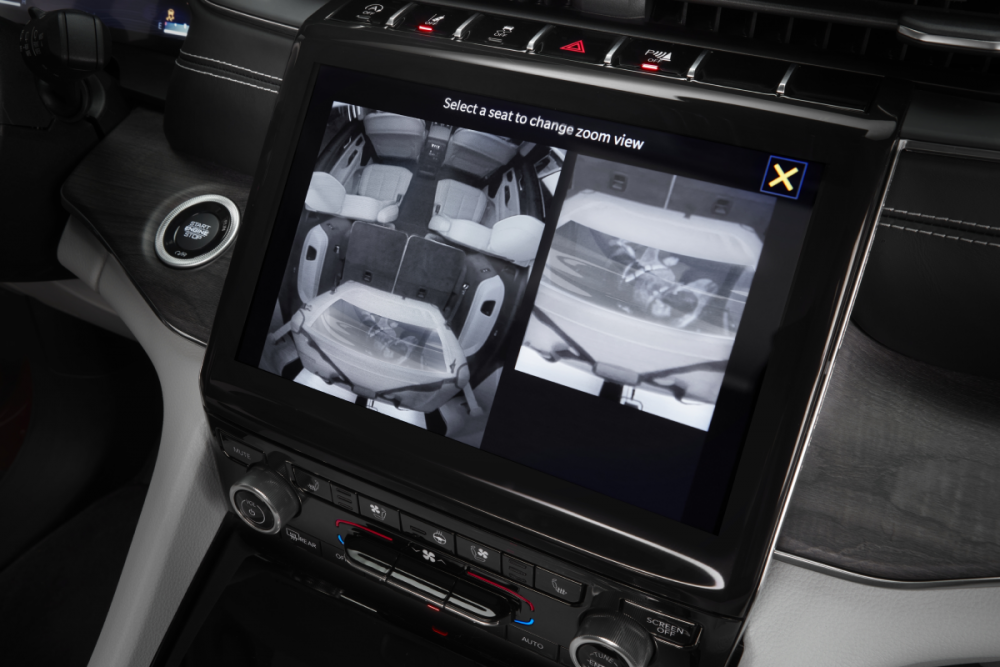 The Uconnect 5 system of the 2021 Jeep Grand Cherokee L