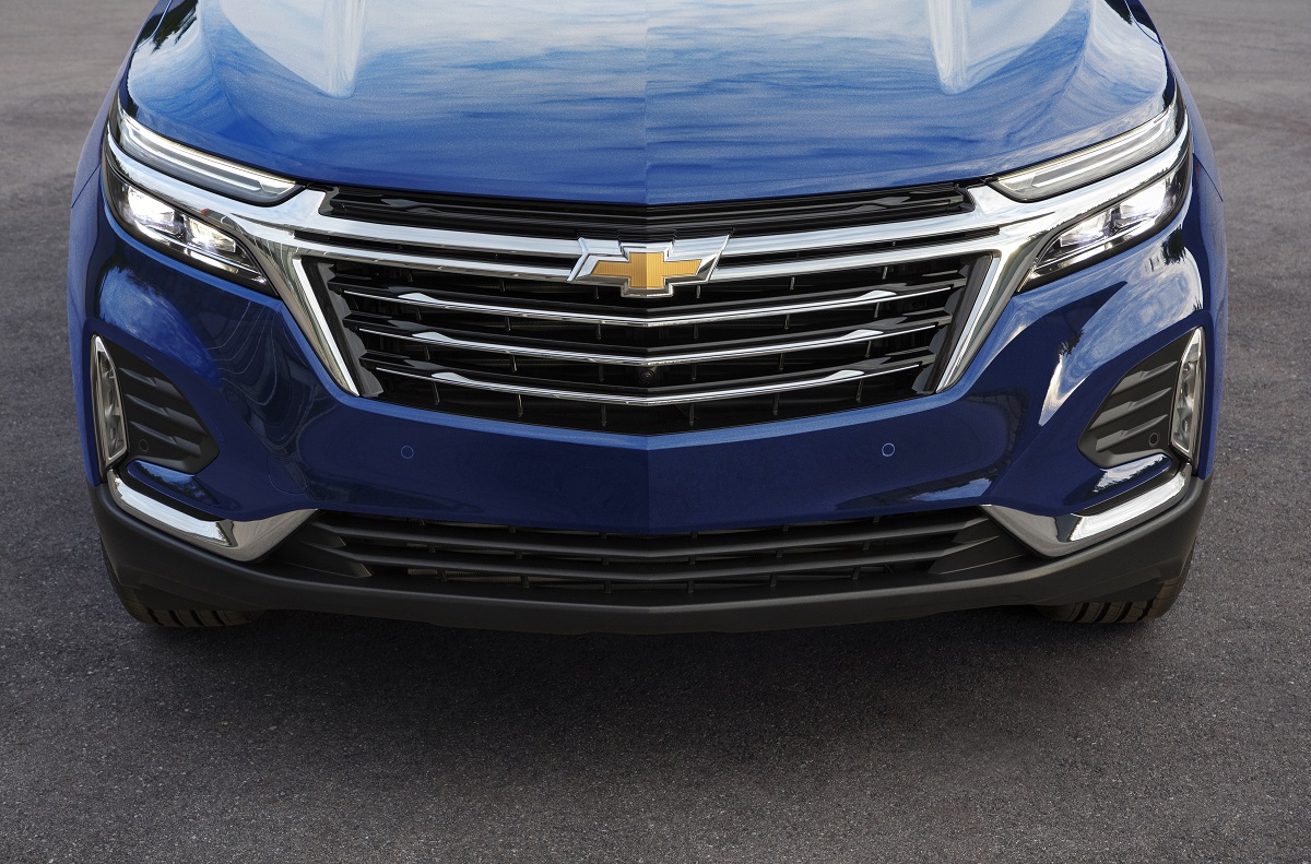 Close-up of 2022 Chevrolet Equinox Premier grille