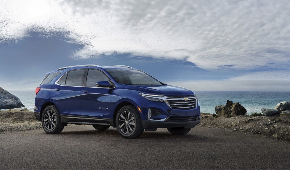 Front side view of 2022 Chevrolet Equinox Premier