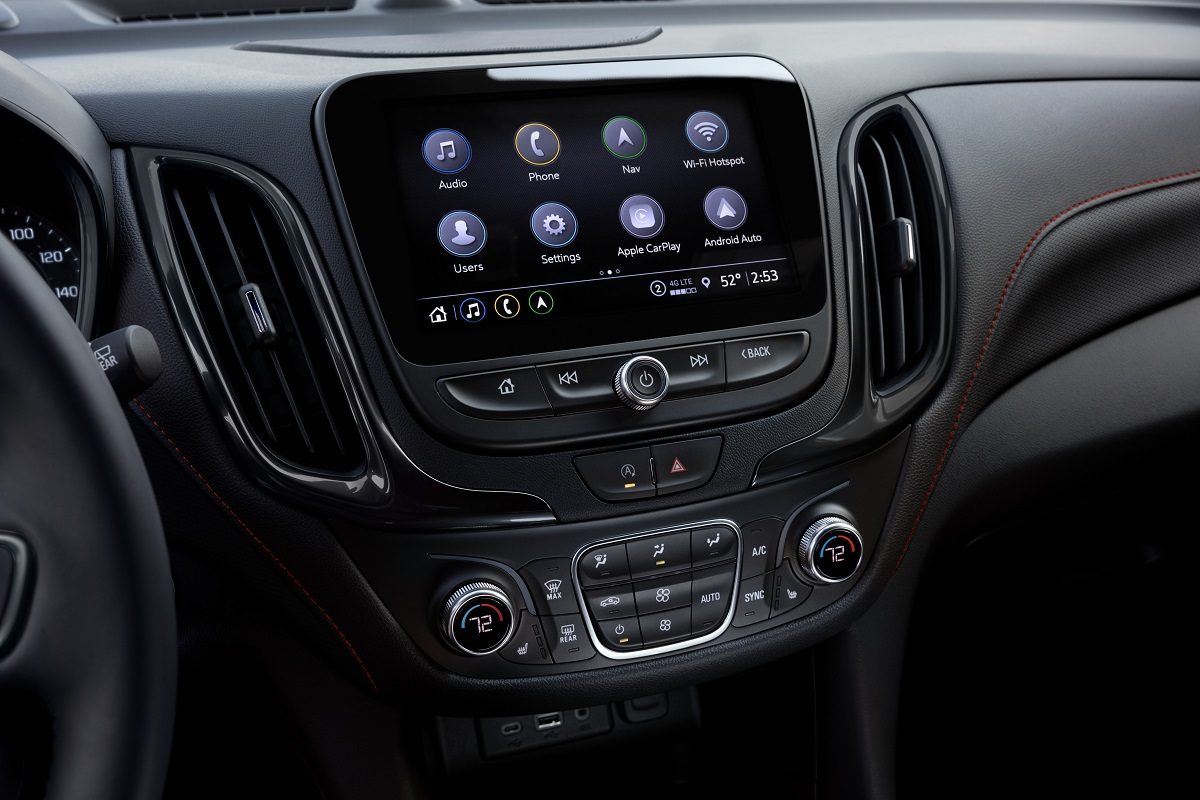 Close-up of 2022 Chevrolet Equinox RS touch screen