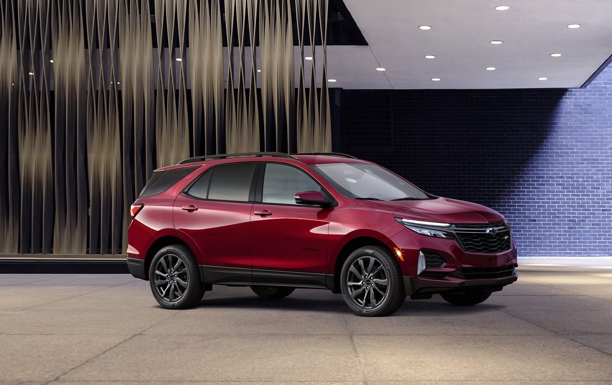 Side view of 2022 Chevrolet Equinox RS