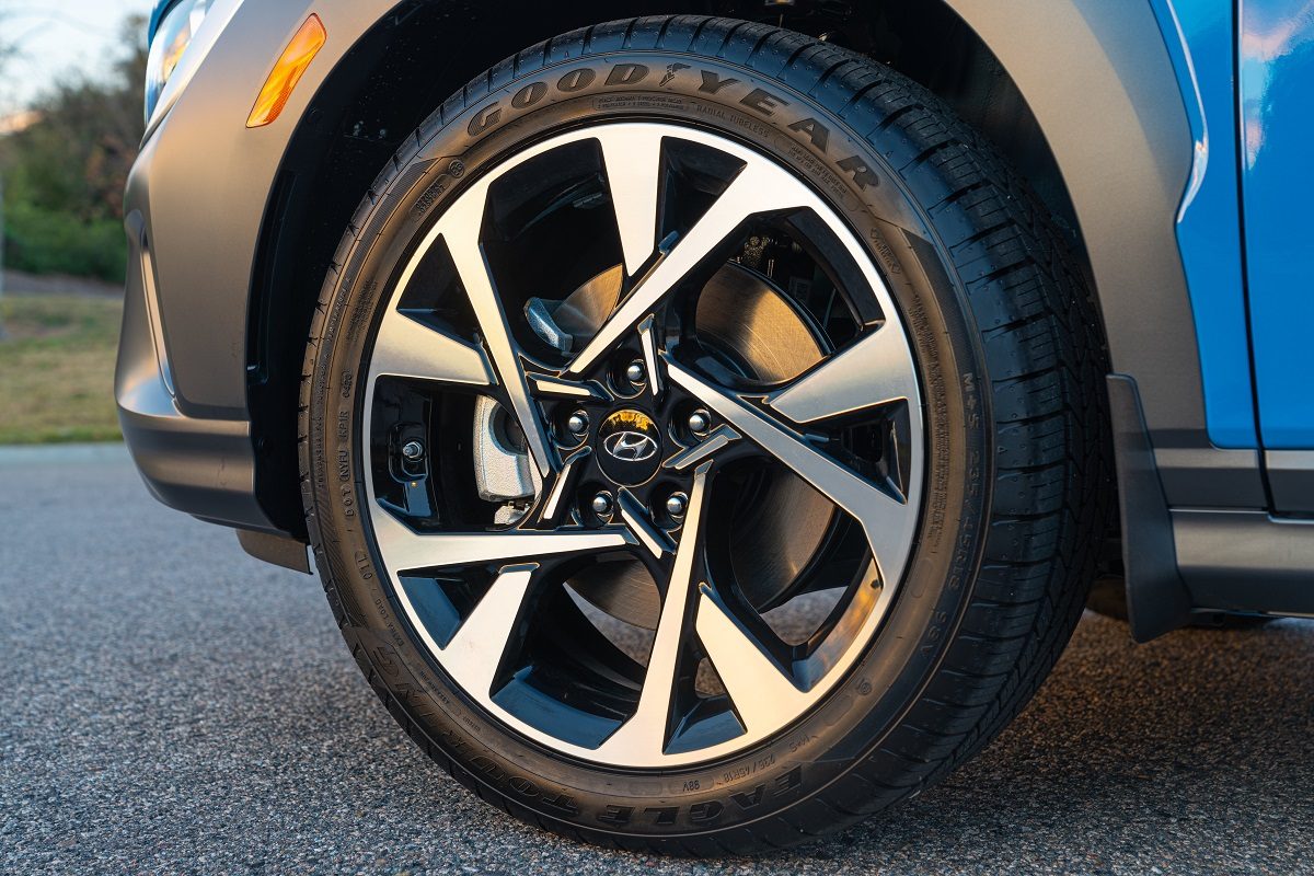 2022 Hyundai Kona Limited wheel design