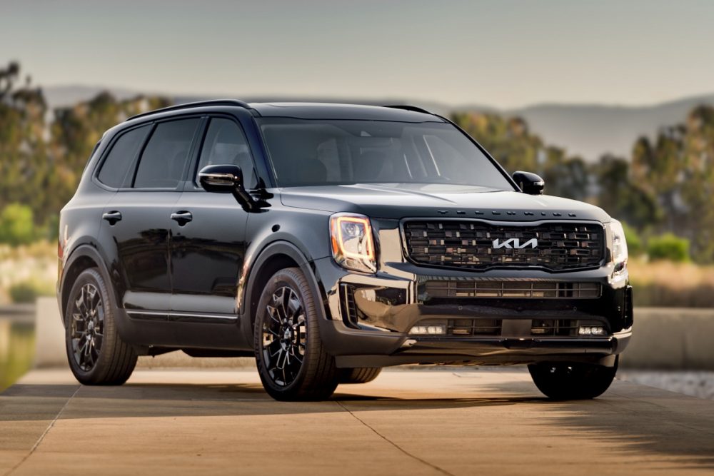 Exterior photo of the front of the 2022 Kia Telluride Nightfall Edition parked at sunset